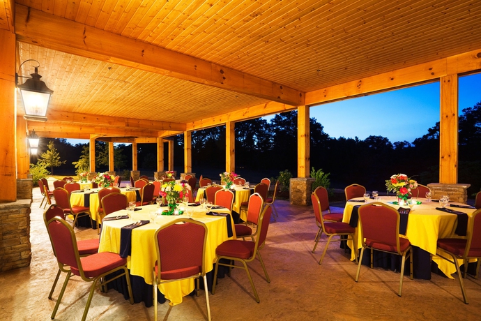 Imagen del bar/restaurante del Hotel Crowne Plaza Resort Asheville, An Ihg. Foto 4