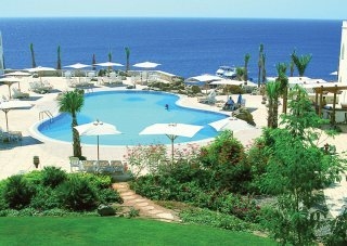 Imagen de la piscina del Hotel Crowne Plaza Resort. Foto 8