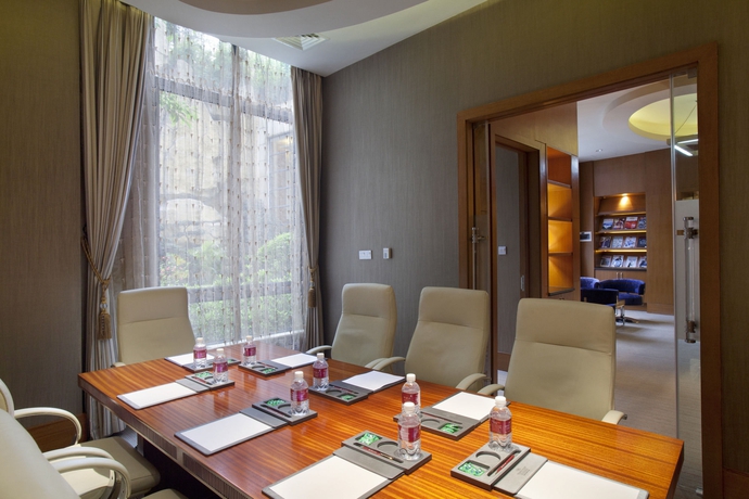 Imagen de los interiores del Hotel Crowne Plaza Riverside Chongqing. Foto 14