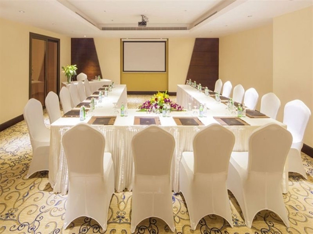 Imagen de los interiores del Hotel Crowne Plaza Riyadh Al Waha, An Ihg. Foto 10