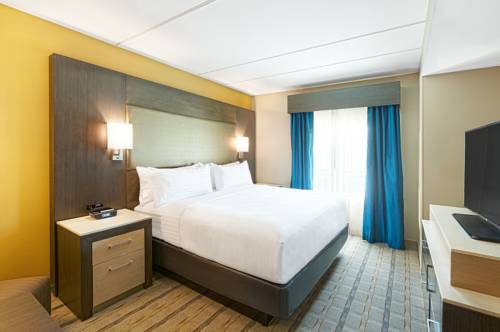 Imagen de la habitación del Hotel Crowne Plaza SHENANDOAH - WOODLANDS AREA by IHG. Foto 1