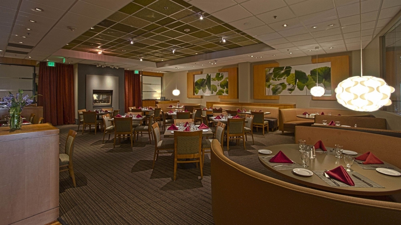 Imagen del bar/restaurante del Hotel Crowne Plaza San Francisco Airport, An Ihg. Foto 2