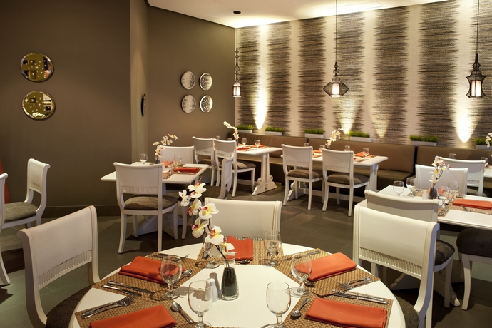 Imagen del bar/restaurante del Hotel Crowne Plaza Santo Domingo, An Ihg. Foto 3