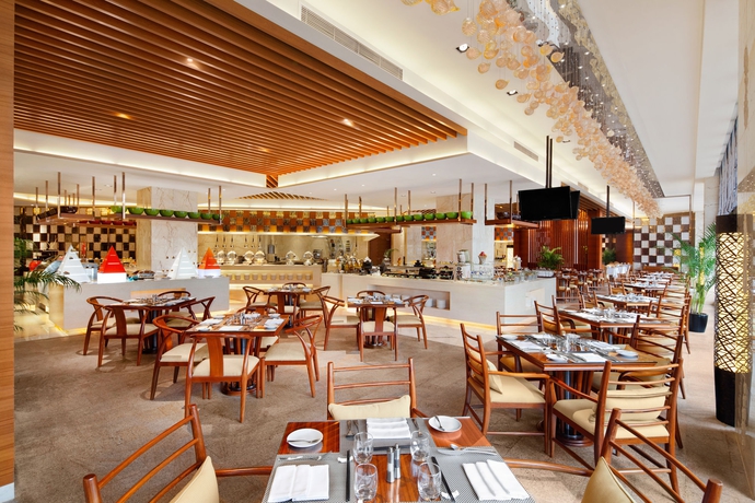 Imagen del bar/restaurante del Hotel Crowne Plaza Sanya City Center, An Ihg. Foto 2