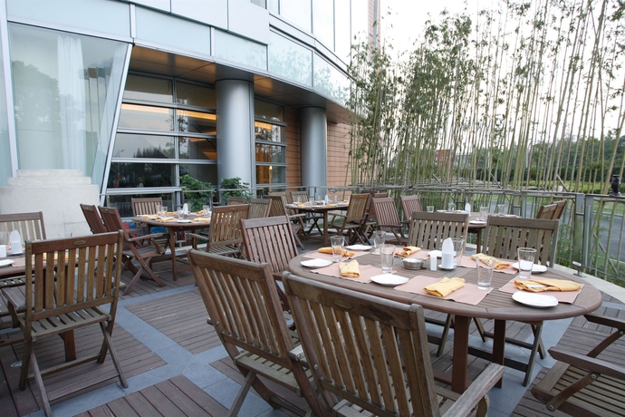 Imagen del bar/restaurante del Hotel Crowne Plaza Shanghai Fudan, An Ihg. Foto 5