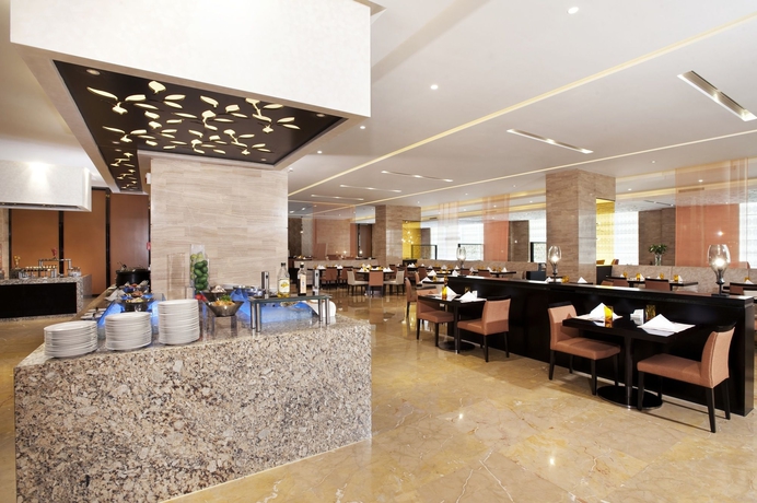 Imagen del bar/restaurante del Hotel Crowne Plaza Shanghai Jinxiu, An Ihg. Foto 3