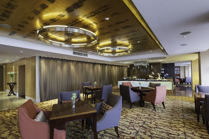 Imagen del bar/restaurante del Hotel Crowne Plaza Shenzhen Futian, An Ihg. Foto 1