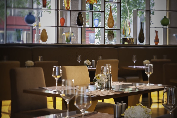 Imagen del bar/restaurante del Hotel Crowne Plaza Shenzhen Futian, An Ihg. Foto 3