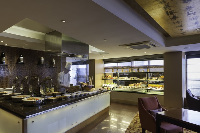 Imagen del bar/restaurante del Hotel Crowne Plaza Shenzhen Futian, An Ihg. Foto 5