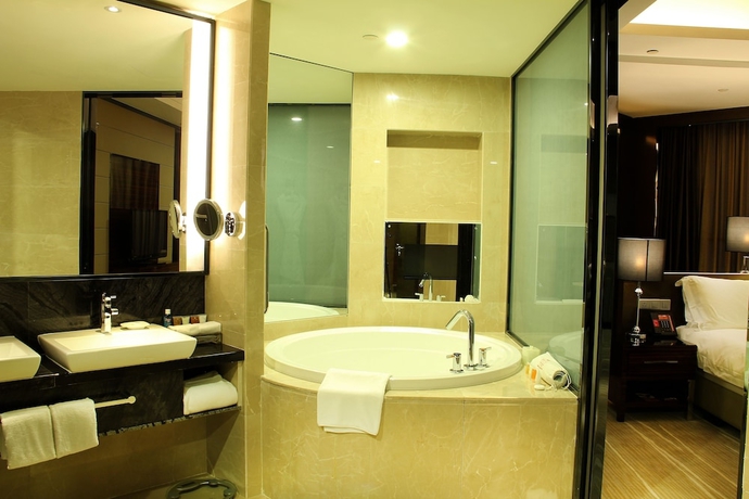 Imagen de la habitación del Hotel Crowne Plaza Shenzhen Longgang City Centre, An Ihg. Foto 13