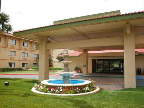 Imagen general del Hotel Crowne Plaza Silicon Valley North - Union City, an IHG. Foto 4