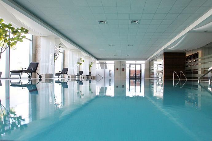 Imagen de la piscina del Hotel Crowne Plaza Sofia, An Ihg. Foto 15