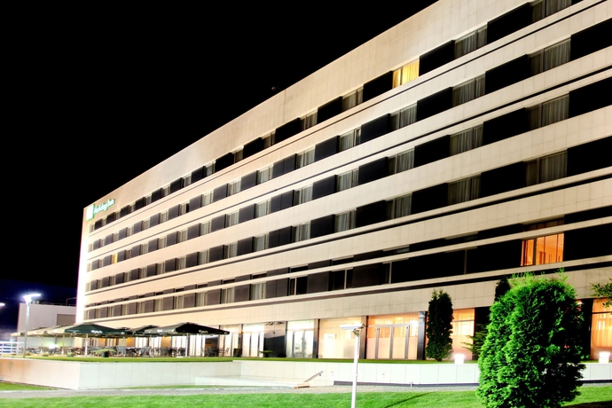 Imagen de los exteriores del Hotel Crowne Plaza Sofia, An Ihg. Foto 9
