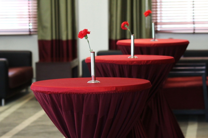 Imagen del bar/restaurante del Hotel Crowne Plaza Sofia, An Ihg. Foto 2