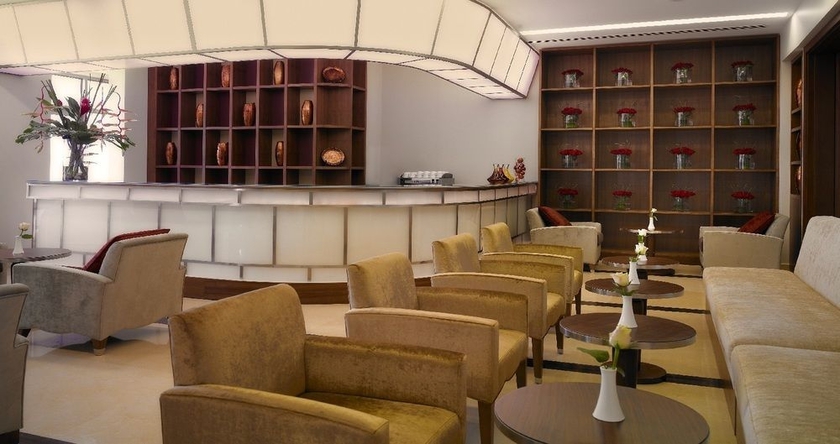 Imagen del bar/restaurante del Hotel Crowne Plaza Sohar, An Ihg. Foto 5