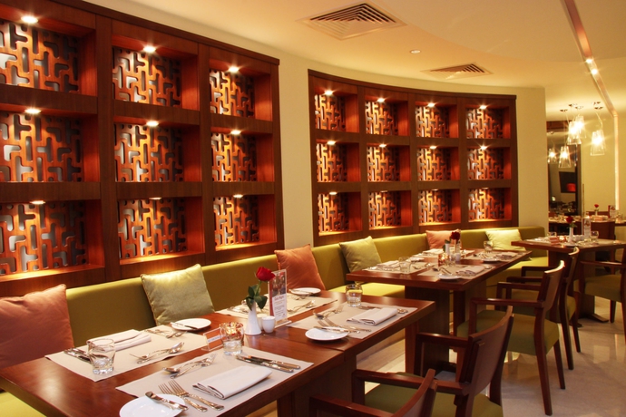 Imagen del bar/restaurante del Hotel Crowne Plaza Sohar, An Ihg. Foto 7