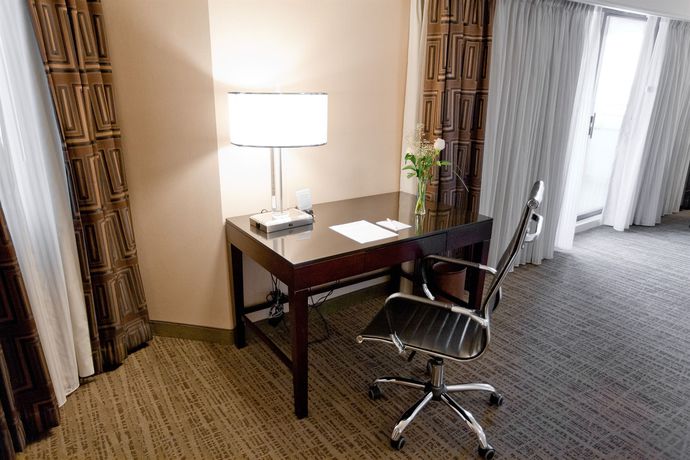 Imagen de los interiores del Hotel Crowne Plaza St. Louis Airport. Foto 9