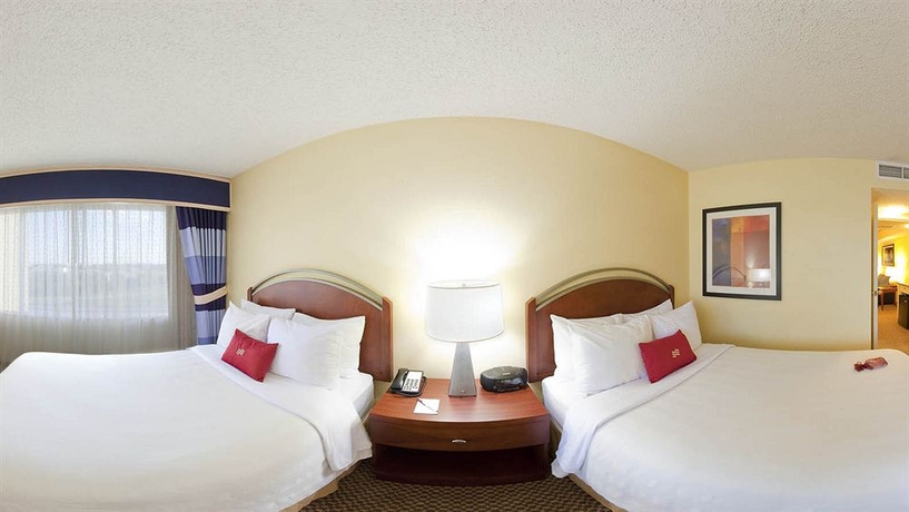 Imagen de la habitación del Hotel Crowne Plaza Suites Arlington, An Ihg. Foto 5