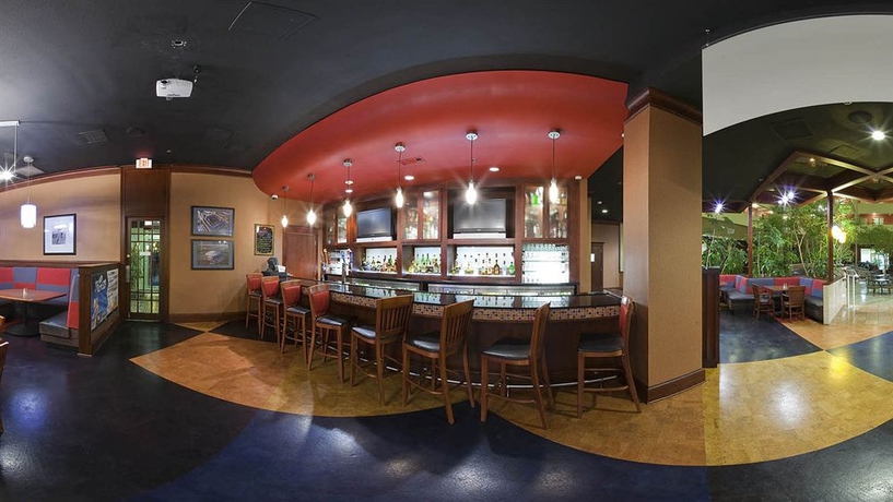 Imagen del bar/restaurante del Hotel Crowne Plaza Suites Arlington, An Ihg. Foto 4