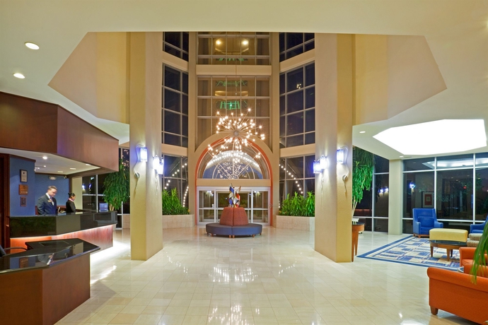 Imagen de los interiores del Hotel Crowne Plaza Suites Arlington, An Ihg. Foto 14