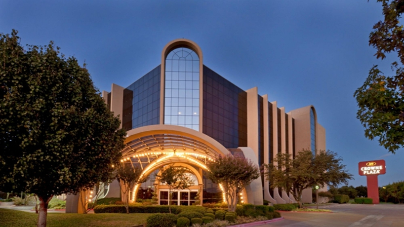Imagen de los exteriores del Hotel Crowne Plaza Suites Arlington, An Ihg. Foto 6