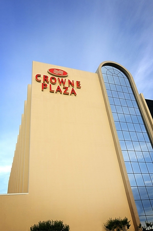 Imagen de los exteriores del Hotel Crowne Plaza Suites Arlington, An Ihg. Foto 8