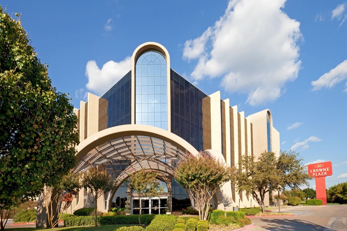 Imagen de los exteriores del Hotel Crowne Plaza Suites Arlington, An Ihg. Foto 9