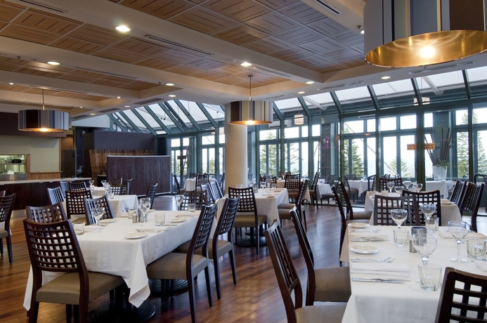 Imagen del bar/restaurante del Hotel Crowne Plaza Sydney Coogee Beach, An Ihg. Foto 5