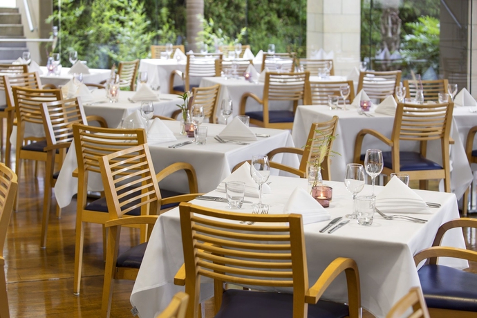 Imagen del bar/restaurante del Hotel Crowne Plaza Sydney Macquarie Park by IHG. Foto 2