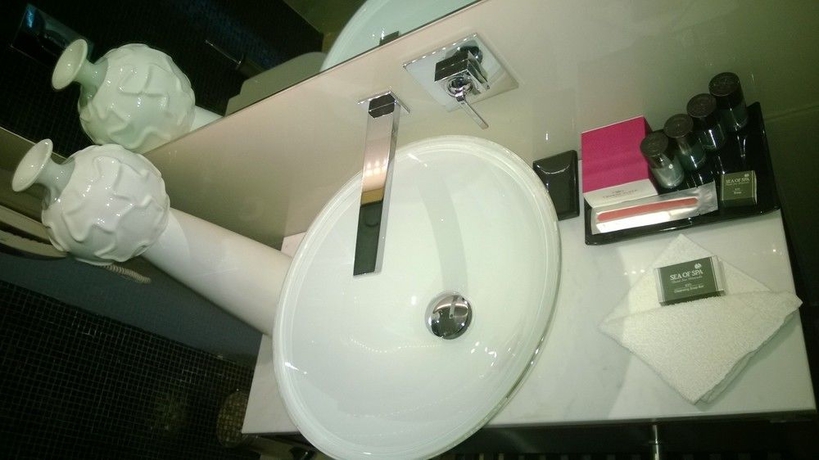 Imagen de la habitación del Hotel Crowne Plaza Tel Aviv Beach, An Ihg. Foto 6