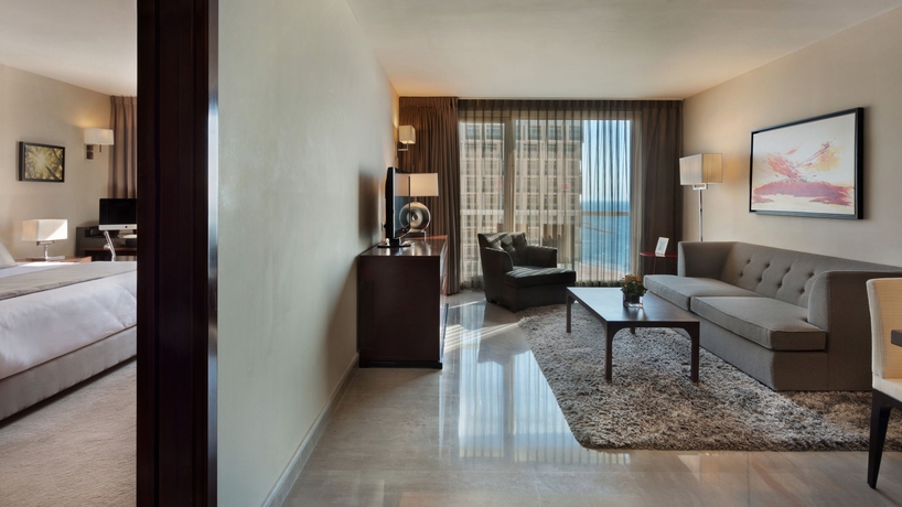 Imagen de los interiores del Hotel Crowne Plaza Tel Aviv Beach, An Ihg. Foto 11