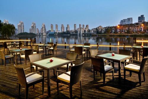 Imagen de los exteriores del Hotel Crowne Plaza Tianjin Mei Jiang Nan, An Ihg. Foto 8