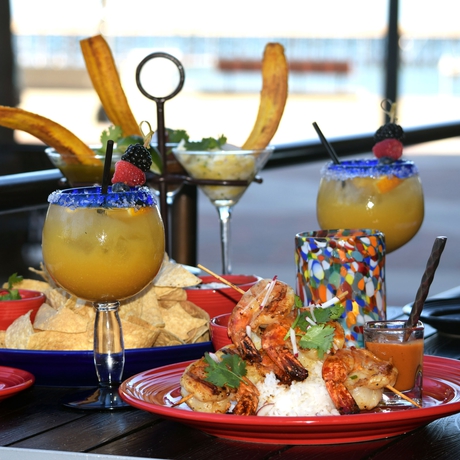 Imagen del bar/restaurante del Hotel Crowne Plaza Ventura Beach, An Ihg. Foto 3