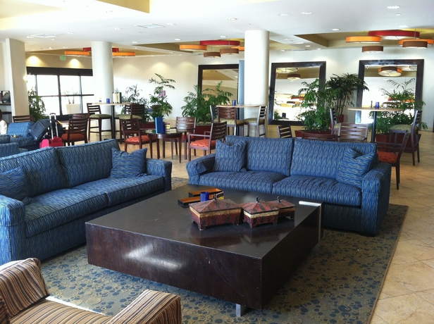 Imagen del bar/restaurante del Hotel Crowne Plaza Ventura Beach, An Ihg. Foto 4
