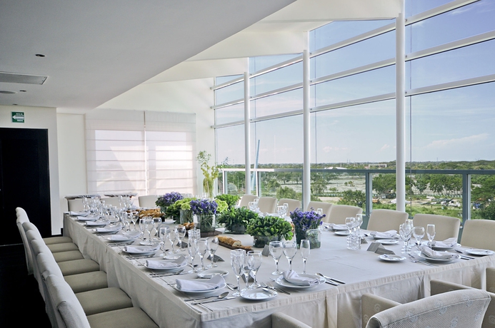 Imagen del bar/restaurante del Hotel Crowne Plaza Villahermosa, An Ihg. Foto 6