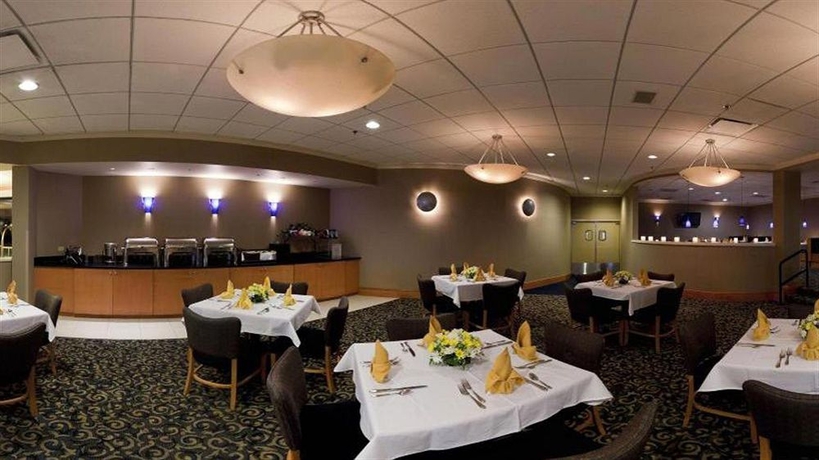 Imagen del bar/restaurante del Hotel Crowne Plaza Virginia Beach Town Center, An Ihg. Foto 3