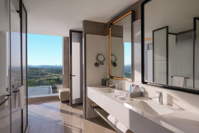 Imagen de la habitación del Hotel Crowne Plaza Weihai Binhai by IHG. Foto 9