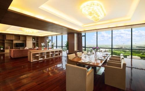 Imagen de la habitación del Hotel Crowne Plaza West Hanoi Residences. Foto 10