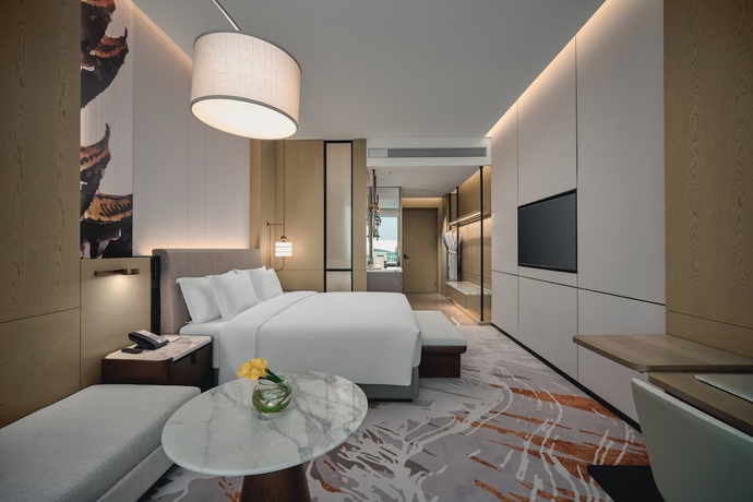 Imagen de la habitación del Hotel Crowne Plaza Wuhan Tianhe Airport by IHG. Foto 8