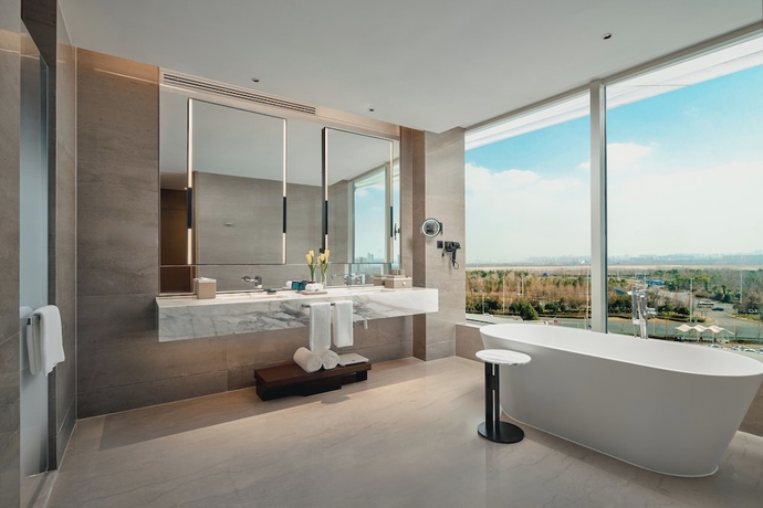 Imagen de la habitación del Hotel Crowne Plaza Wuhan Tianhe Airport by IHG. Foto 14