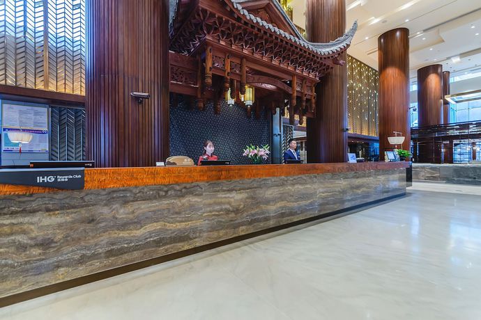 Imagen de los interiores del Hotel Crowne Plaza Zhangjiajie Wulingyuan. Foto 17