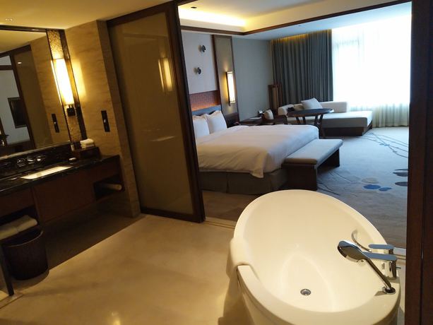 Imagen de los interiores del Hotel Crowne Plaza Zhangjiajie Wulingyuan. Foto 20