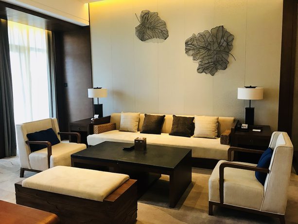 Imagen de la habitación del Hotel Crowne Plaza Zhangjiajie Wulingyuan. Foto 11