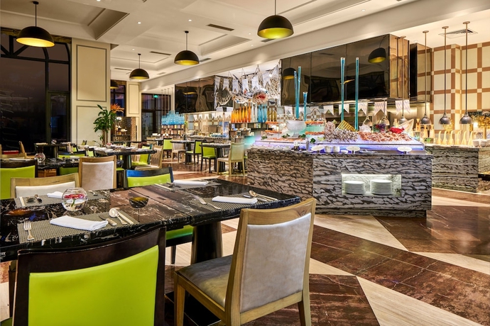 Imagen del bar/restaurante del Hotel Crowne Plaza Zhengzhou, An Ihg. Foto 2