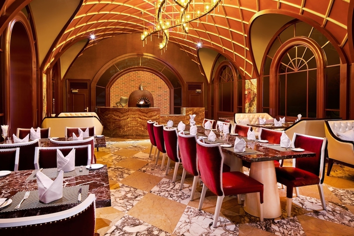 Imagen del bar/restaurante del Hotel Crowne Plaza Zhengzhou, An Ihg. Foto 3