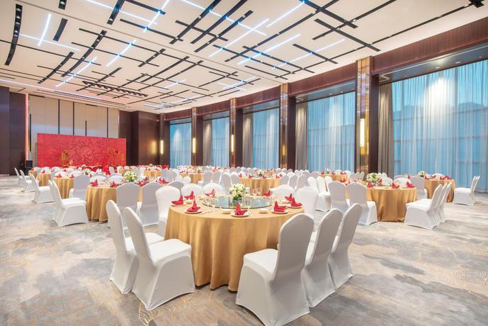 Imagen del bar/restaurante del Hotel Crowne Plaza Zhuhai City Center, An Ihg. Foto 9