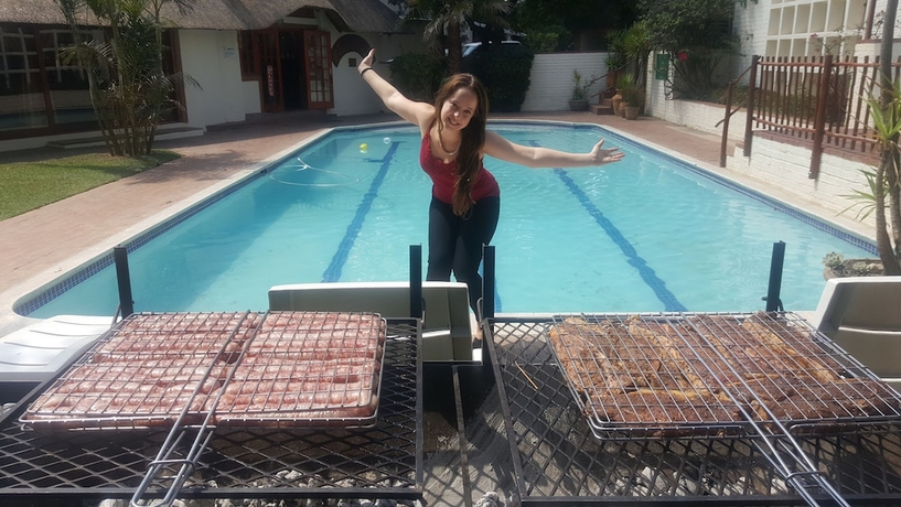 Imagen de la piscina del Hotel Crowthorne Lodge. Foto 16