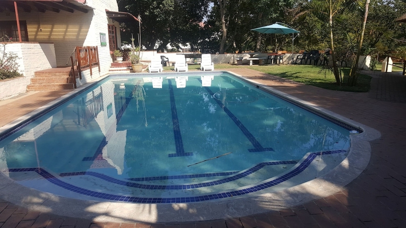 Imagen de la piscina del Hotel Crowthorne Lodge. Foto 17