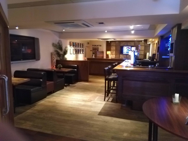 Imagen de los interiores del Hotel Crowwood. Foto 19