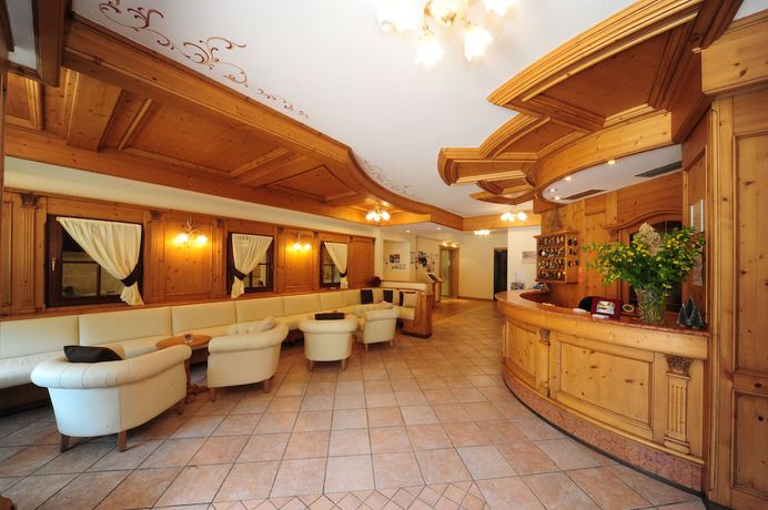 Imagen de los interiores del Hotel Crozzon. Foto 17